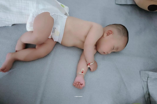 西双版纳两个月宝宝肚子胀气